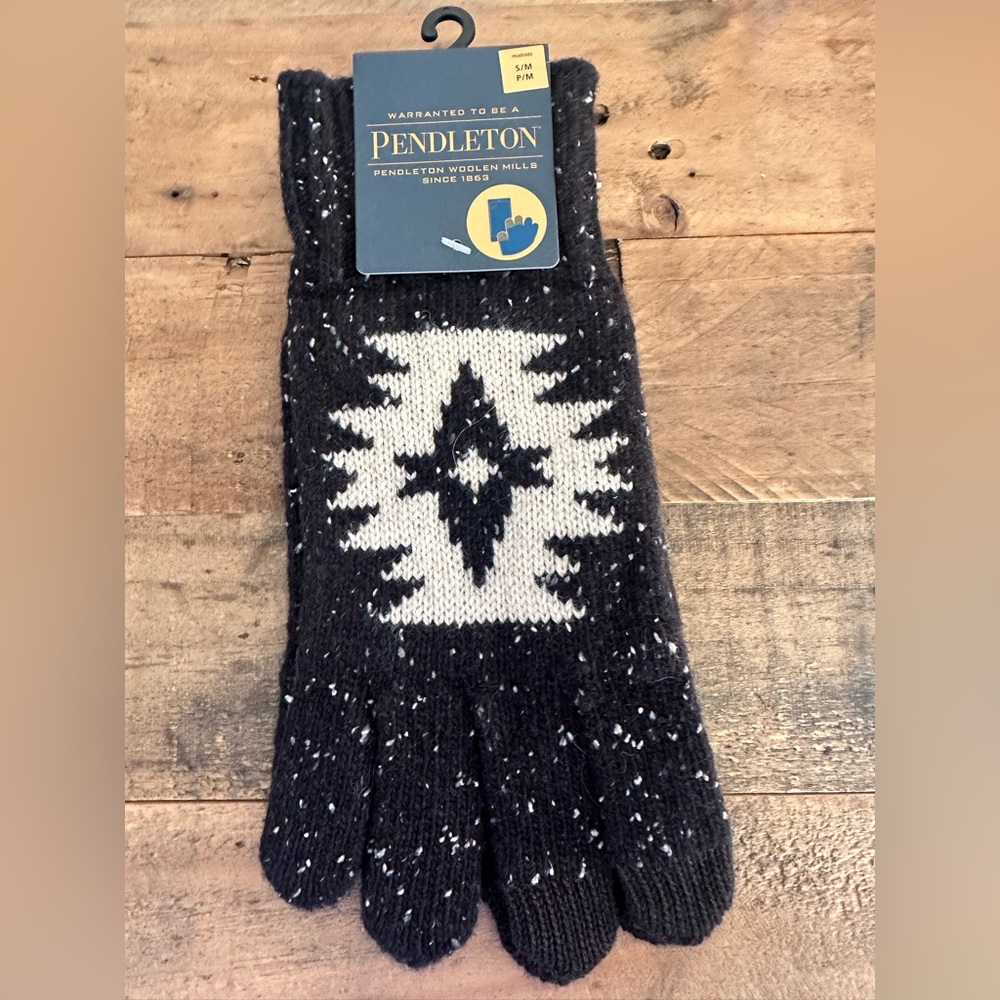 NWT Pendleton Black & White Geometric Wool Gloves